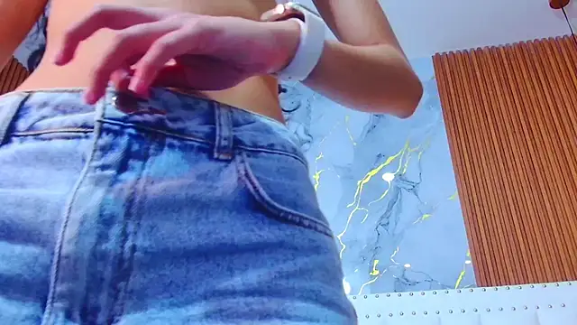 Snapshot of Beautifulskinny18 chatting on March 2, 2025, 7:56 pm Beautifulskinny18 online show from March 2, 2025, 7:56 pm