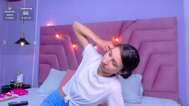 Beautifulskinny18 online show from January 11, 2026, 7:52 pm