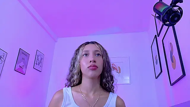 Beautifulskinny18 online show from July 14, 2026, 6:57 pm
