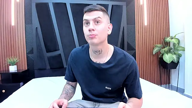 Yeiko Romero  online show from March 8, 2025, 5:33 pm