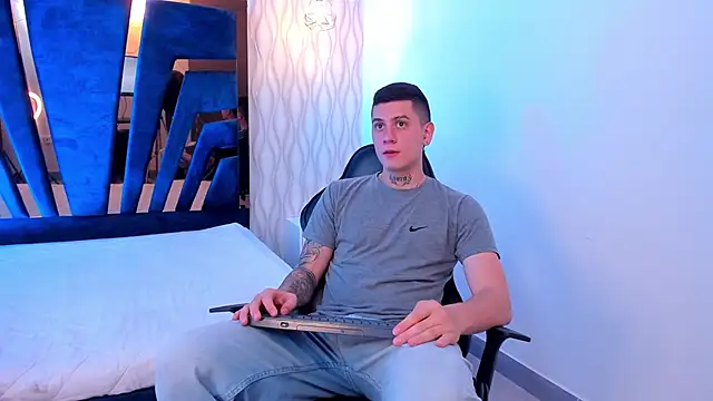 Yeiko Romero  online show from March 12, 2025, 5:28 pm