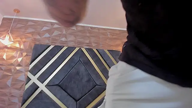 Yeiko Romero  online show from March 18, 2025, 5:31 pm