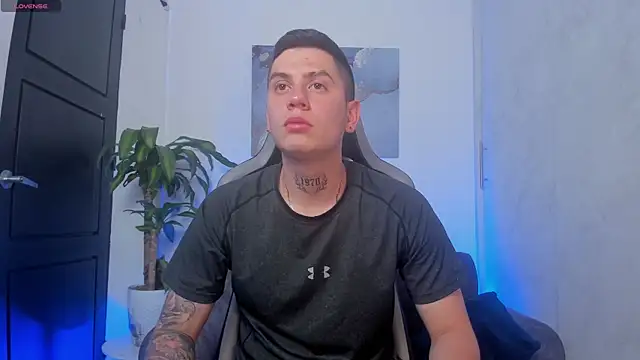 Yeiko Romero  online show from November 21, 2025, 7:01 pm