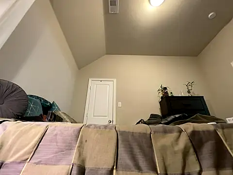 wynterheat online show from October 14, 2025, 5:08 am