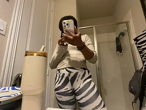 Snapshot of wynterheat chatting on June 11, 2026, 5:05 am wynterheat online show from June 11, 2026, 5:05 am