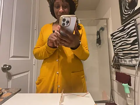 Snapshot of wynterheat chatting on June 13, 2026, 1:53 pm wynterheat online show from June 13, 2026, 1:53 pm