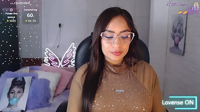 Paulina 627 online show from May 25, 2026, 4:13 pm