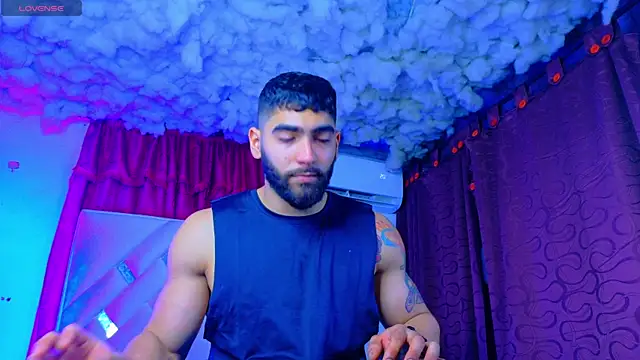 Rich boy01 online show from May 19, 2026, 1:33 am