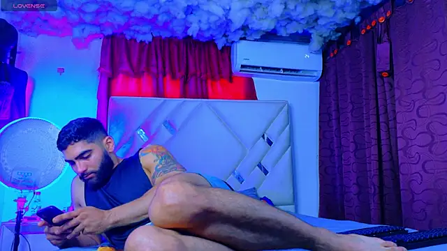 Rich boy01 online show from June 3, 2026, 4:12 pm