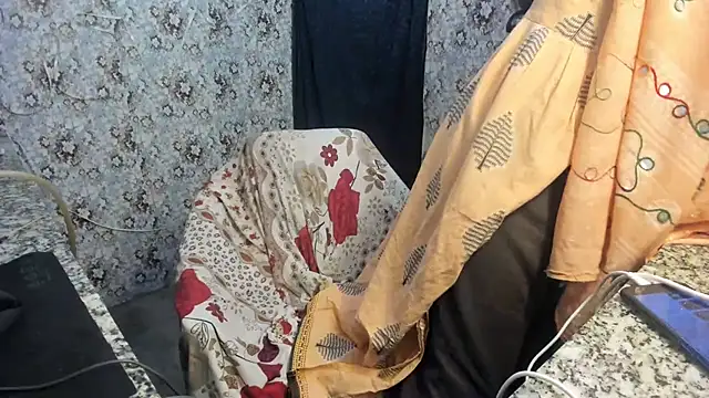 Snapshot of aarjulove chatting on March 12, 2025, 5:38 pm aarjulove online show from March 12, 2025, 5:38 pm