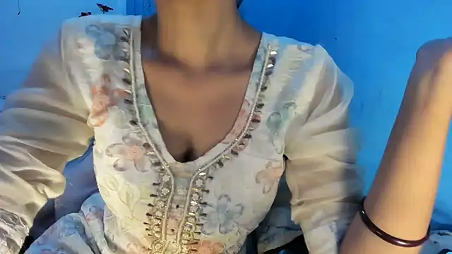 aarjulove online show from December 4, 2025, 9:40 am