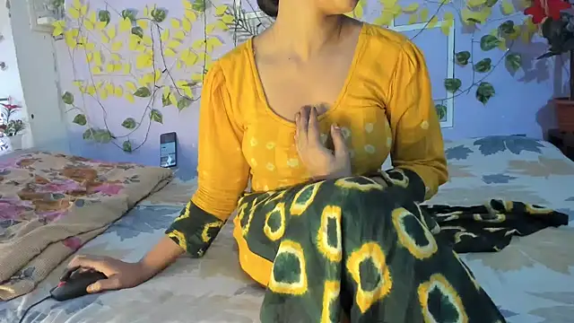 Snapshot of aarjulove chatting on May 3, 2026, 12:11 pm aarjulove online show from May 3, 2026, 12:11 pm
