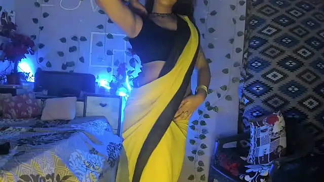 Snapshot of aarjulove chatting on July 28, 2026, 3:21 pm aarjulove online show from July 28, 2026, 3:21 pm