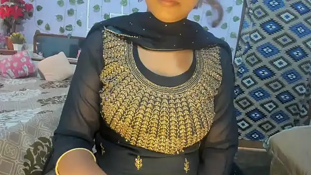 Snapshot of aarjulove chatting on July 29, 2026, 11:19 am aarjulove online show from July 29, 2026, 11:19 am