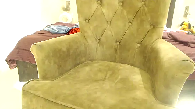 Snapshot of chhui_mui chatting on December 8, 2024, 12:18 am chhui mui online show from December 8, 2024, 12:18 am