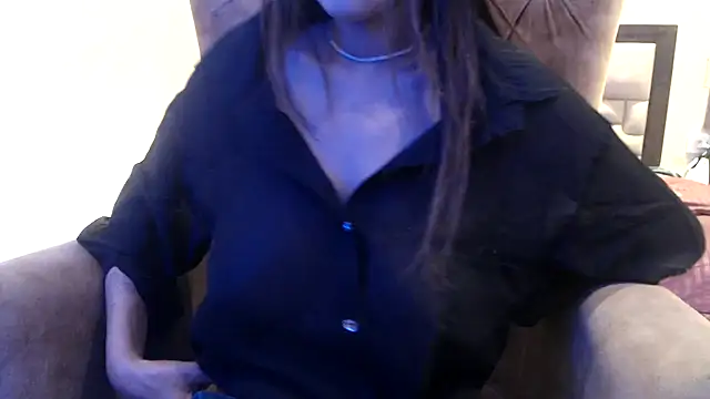 Snapshot of chhui_mui chatting on February 14, 2025, 7:02 pm chhui mui online show from February 14, 2025, 7:02 pm