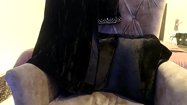 Snapshot of chhui_mui chatting on February 20, 2025, 8:58 pm chhui mui online show from February 20, 2025, 8:58 pm