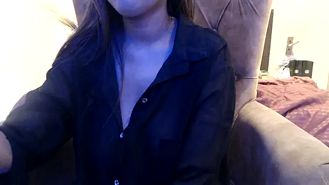 Snapshot of chhui_mui chatting on March 3, 2025, 8:21 pm chhui mui online show from March 3, 2025, 8:21 pm