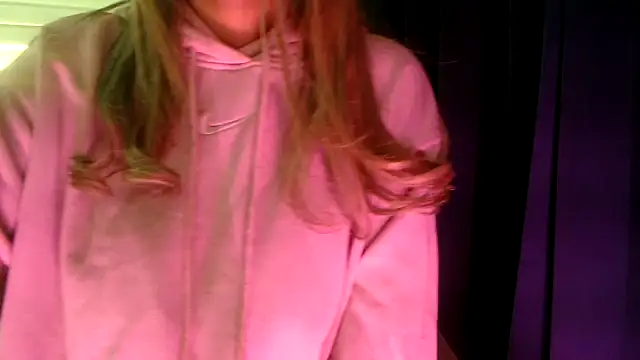 Snapshot of chhui_mui chatting on November 10, 2025, 6:29 pm chhui mui online show from November 10, 2025, 6:29 pm