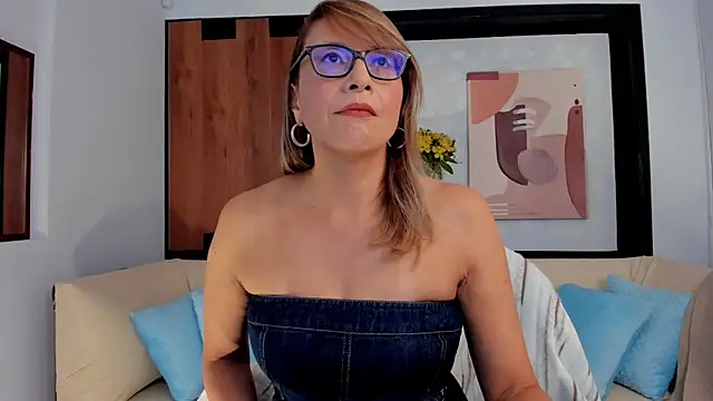 Snapshot of JessicaMuse chatting on July 28, 2026, 9:14 pm JessicaMuse online show from July 28, 2026, 9:14 pm