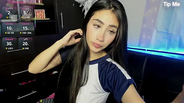 Emilytafur online show from March 11, 2026, 9:54 pm