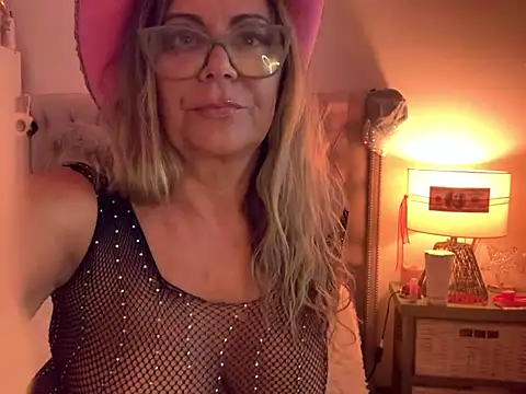 Snapshot of lolavalecuatro chatting on January 31, 2025, 2:48 am lolavalecuatro online show from January 31, 2025, 2:48 am