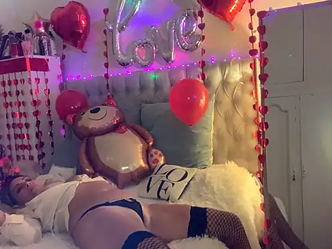 Snapshot of lolavalecuatro chatting on February 16, 2025, 2:31 am lolavalecuatro online show from February 16, 2025, 2:31 am