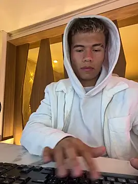 Snapshot of Logan_smith1 chatting on February 15, 2025, 6:02 am Logan smith1 online show from February 15, 2025, 6:02 am