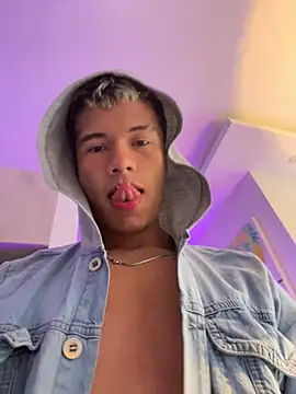 Snapshot of Logan_smith1 chatting on February 17, 2025, 10:25 pm Logan smith1 online show from February 17, 2025, 10:25 pm