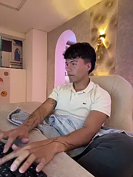 Snapshot of Logan_smith1 chatting on October 24, 2025, 6:21 am Logan smith1 online show from October 24, 2025, 6:21 am