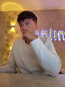 Snapshot of Logan_smith1 chatting on November 21, 2025, 8:02 am Logan smith1 online show from November 21, 2025, 8:02 am