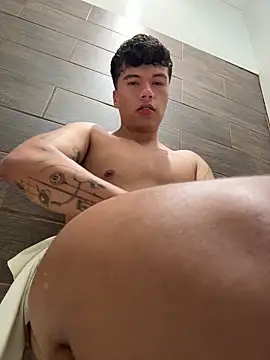 Snapshot of Logan_smith1 chatting on November 21, 2025, 8:07 pm Logan smith1 online show from November 21, 2025, 8:07 pm