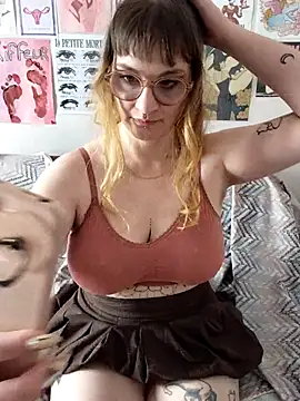 PrincesseMalicia online show from May 6, 2026, 1:27 pm