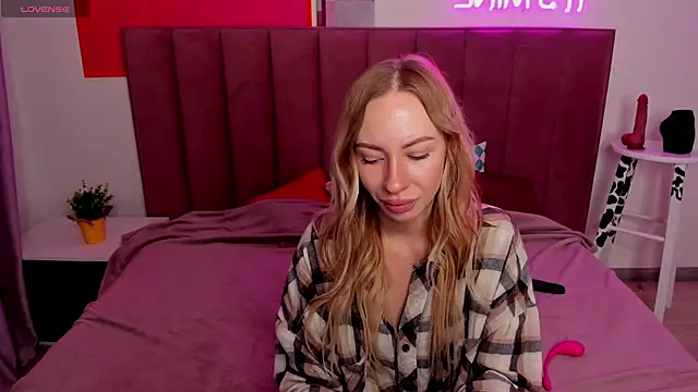 Snapshot of Diana_Garrett chatting on October 5, 2025, 1:26 am Diana Garrett online show from October 5, 2025, 1:26 am