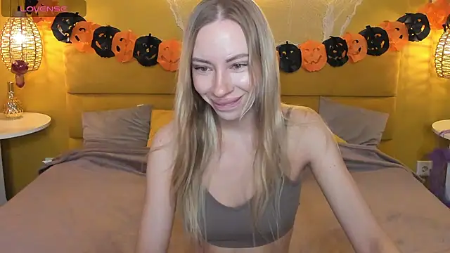 Snapshot of Diana_Garrett chatting on October 31, 2025, 1:28 am Diana Garrett online show from October 31, 2025, 1:28 am