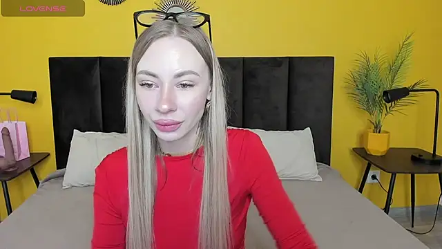 Snapshot of Diana_Garrett chatting on April 11, 2026, 1:43 am Diana Garrett online show from April 11, 2026, 1:43 am