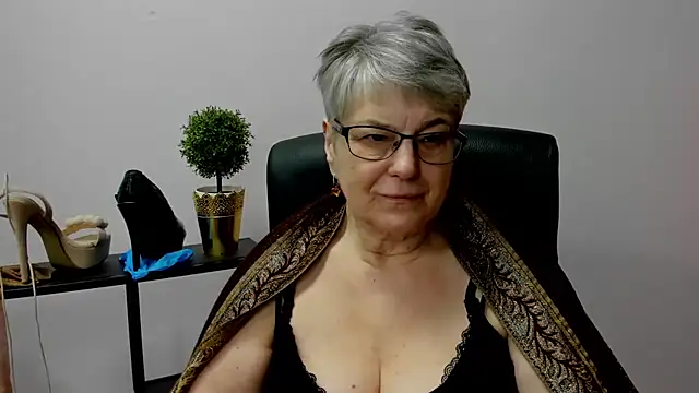 Snapshot of IrisDream chatting on February 17, 2025, 1:53 pm IrisDream online show from February 17, 2025, 1:53 pm