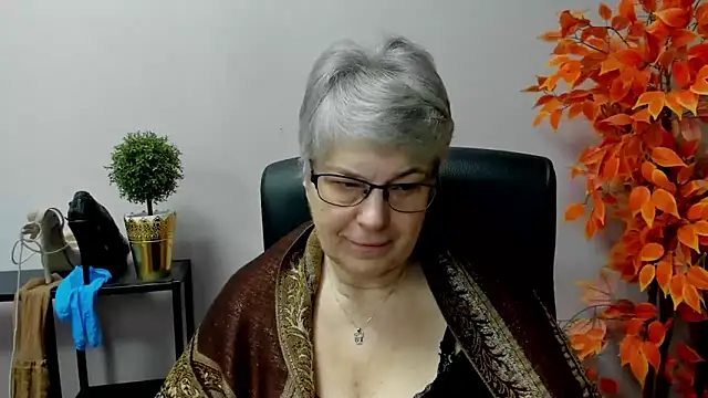 Snapshot of IrisDream chatting on March 13, 2025, 7:20 am IrisDream online show from March 13, 2025, 7:20 am