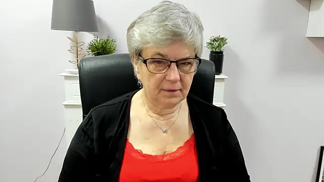 IrisDream online show from April 24, 2026, 6:05 am