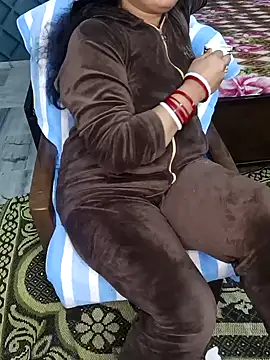 Snapshot of Cute-Raashii chatting on February 3, 2025, 2:14 am Cute-Raashii online show from February 3, 2025, 2:14 am