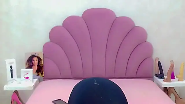 briana sex32 online show from February 15, 2026, 7:54 pm