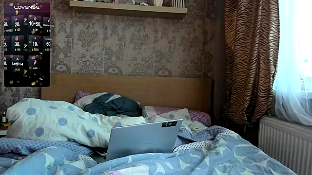 Snapshot of purebeautie13 chatting on December 21, 2024, 10:17 am purebeautie13 online show from December 21, 2024, 10:17 am