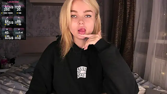 Snapshot of purebeautie13 chatting on January 26, 2025, 3:14 pm purebeautie13 online show from January 26, 2025, 3:14 pm