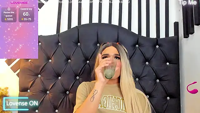 Snapshot of AllisonsweetZ chatting on December 26, 2024, 8:11 pm AllisonsweetZ online show from December 26, 2024, 8:11 pm