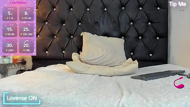 Snapshot of AllisonsweetZ chatting on January 21, 2025, 11:13 pm AllisonsweetZ online show from January 21, 2025, 11:13 pm