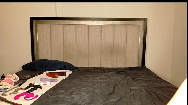 misscatxo online show from February 20, 2025, 6:57 pm