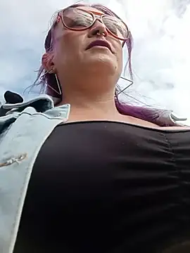 sophie banger online show from July 16, 2026, 8:15 pm