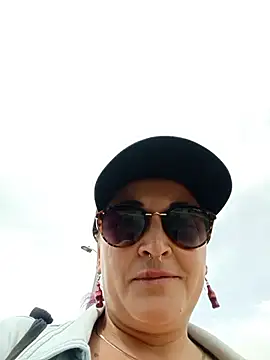 sophie banger online show from July 19, 2026, 7:28 pm