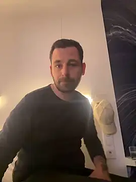 Snapshot of defbond420 chatting on December 29, 2024, 12:09 am defbond420 online show from December 29, 2024, 12:09 am