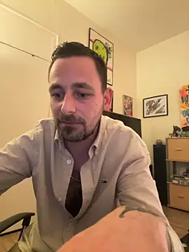 Snapshot of defbond420 chatting on September 12, 2025, 10:32 pm defbond420 online show from September 12, 2025, 10:32 pm